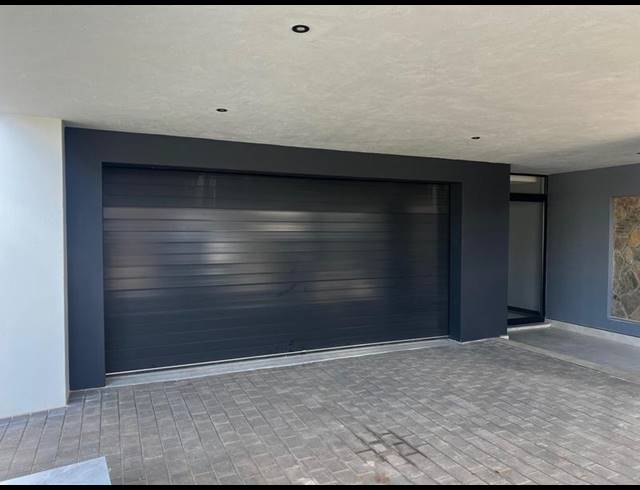 4 BEDROOM HOUSE FOR SALE IN MIDSTREAM ESTATE